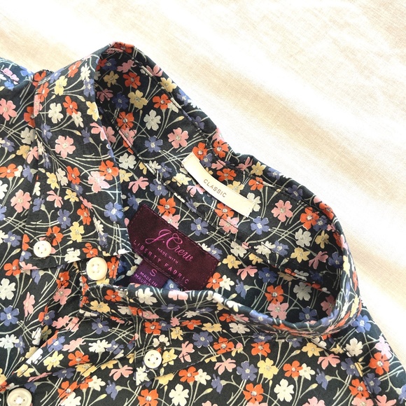 J. Crew Mens Floral Short Sleeved Button Up - Small, Classic Fit - Picture 3 of 4